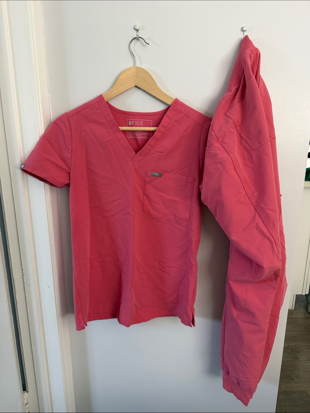 FIGS women’s xs scrubs top and joggers set